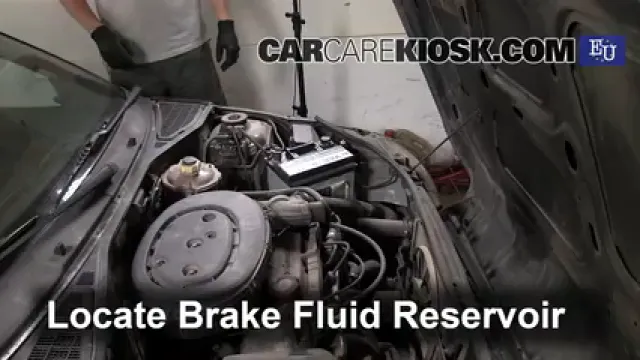 1992 Renault Clio RT 1.4L 4 Cyl. Liquide de frein Contrôler le niveau de liquide de frein